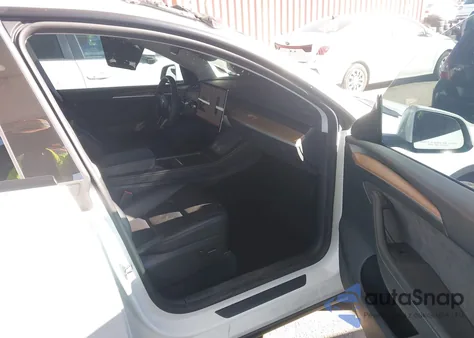 2023 Tesla Model Y Awd/Long Range Dual Motor All-Wheel Drive z USA, uszkodzony, nr VIN 7SAYGDEE6PF798030